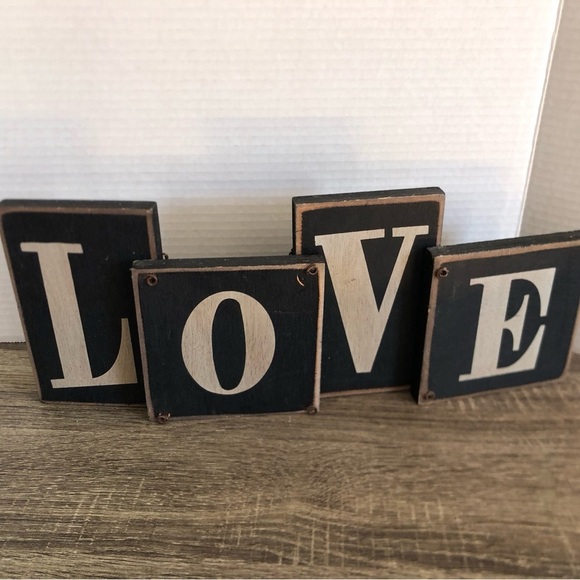 Rustic LOVE Wooden Decor Sign - Picture 6 of 12